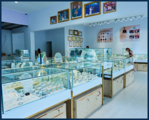 Link (ảnh5 )
"From rare, exquisite designs to pieces once gifted to heads of state - explore the luxurious Hoang Gia Pearl showroom in Vega City."